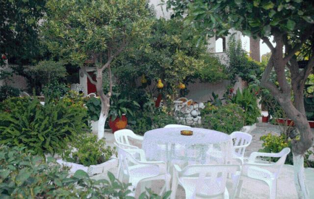Nikolaíika Hotel Themisto מראה חיצוני תמונה