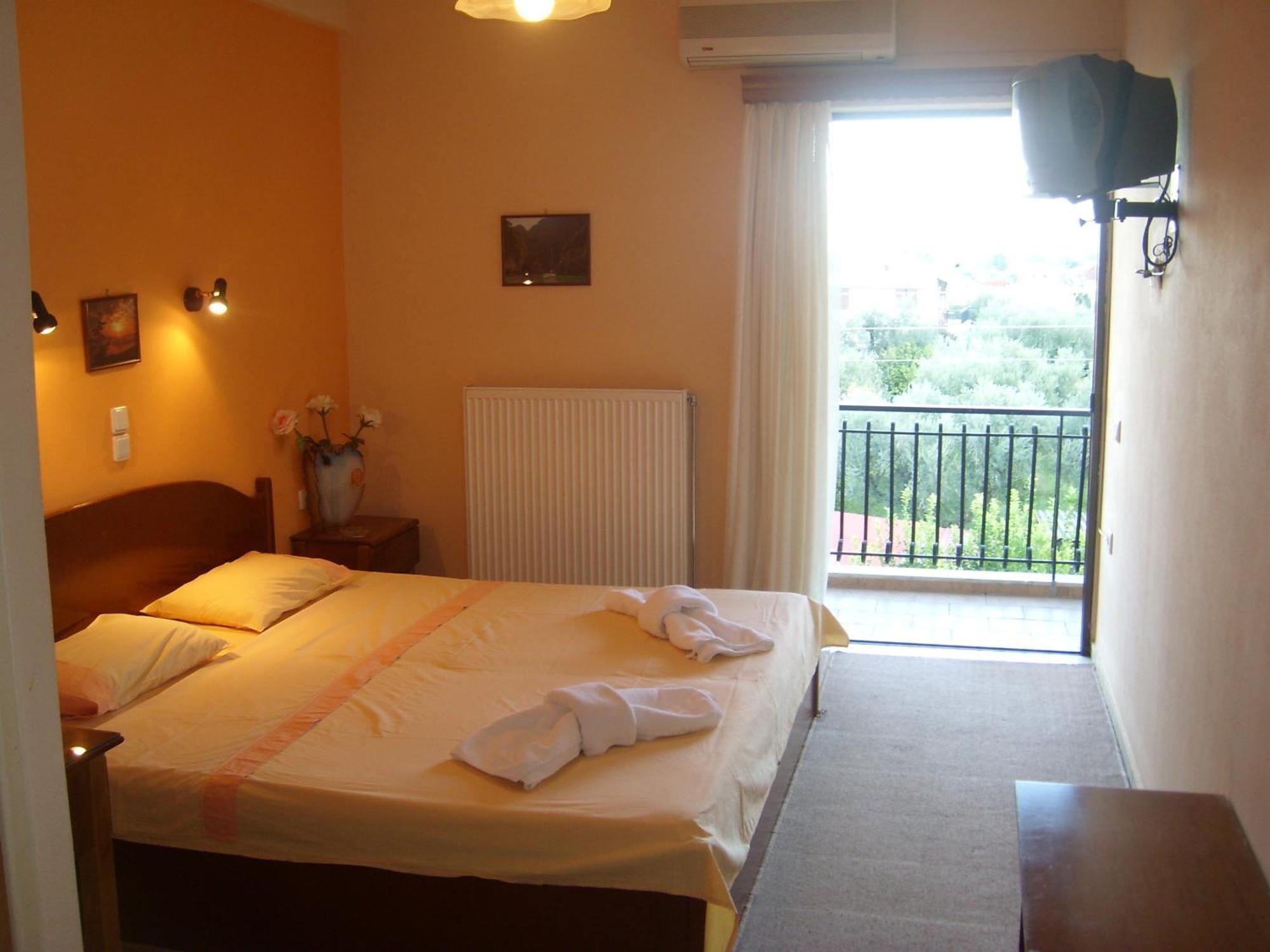 Nikolaíika Hotel Themisto מראה חיצוני תמונה