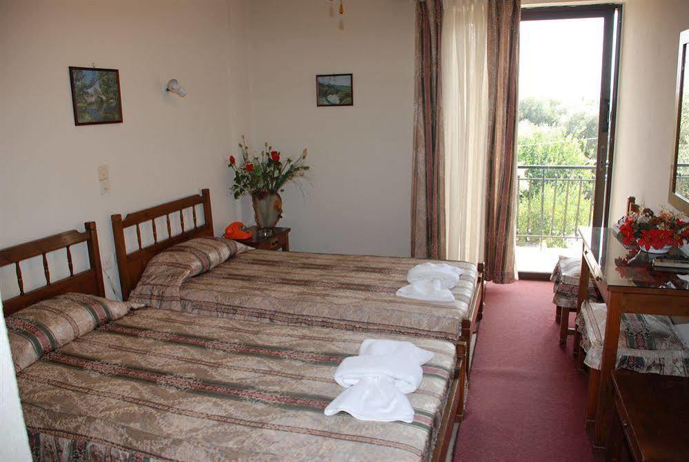 Nikolaíika Hotel Themisto מראה חיצוני תמונה