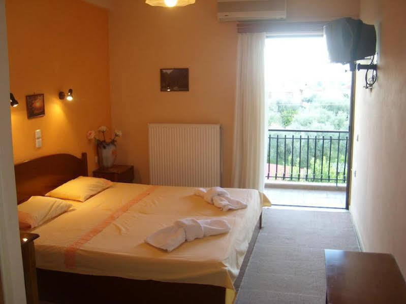 Nikolaíika Hotel Themisto מראה חיצוני תמונה